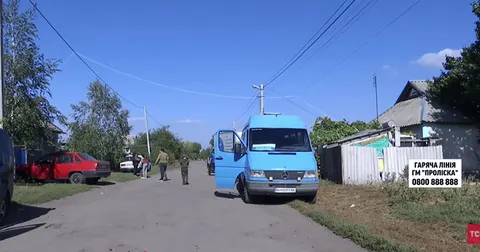 Евакуація з Троїцького: 13 дітей, вантажівка майна і новий дім