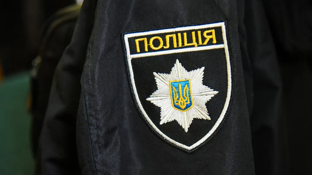 Квіти з могил: закарпаткам загрожує до семи років — що варто знати