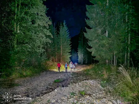 Заблукали в горах: як родині з дитиною врятувало життя фото з контактами