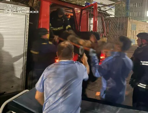 Ворожа атака на Запоріжжі: під завалами будинку опинилася 65-річна жінка