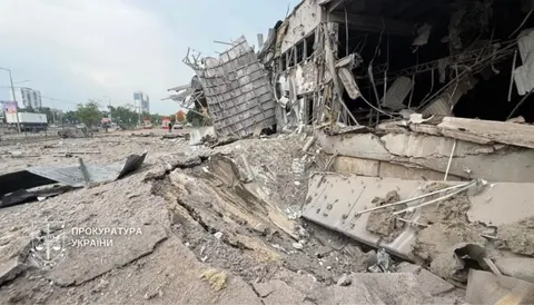 Нічний обстріл Києва: 26 постраждалих, одна загибла — що варто знати