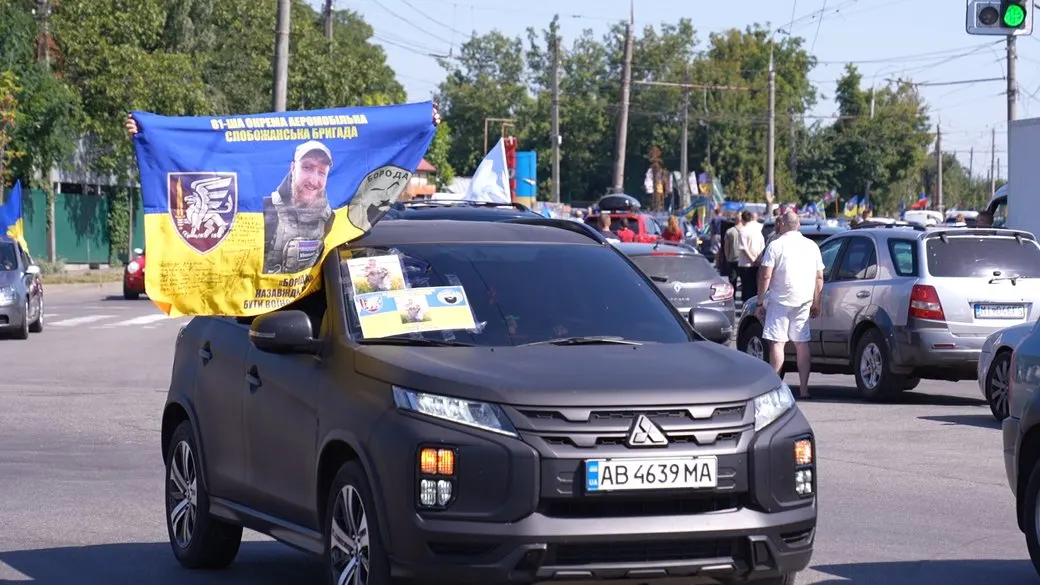 Автопробіг пам'яті у Вінниці: як родини загиблих героїв вшановують їх