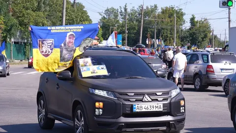 Автопробіг пам'яті у Вінниці: як родини загиблих героїв вшановують їх