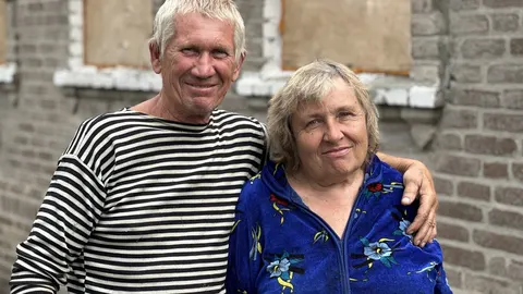 Життя під обстрілами: як подружжя з Шабельківки готує на вулиці та лишається вдома
