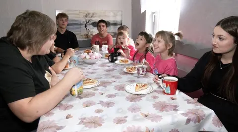 «Моя мрія здійснилася 12 разів»: історія родини Семенюків з Волині, яка виховує 13 дітей