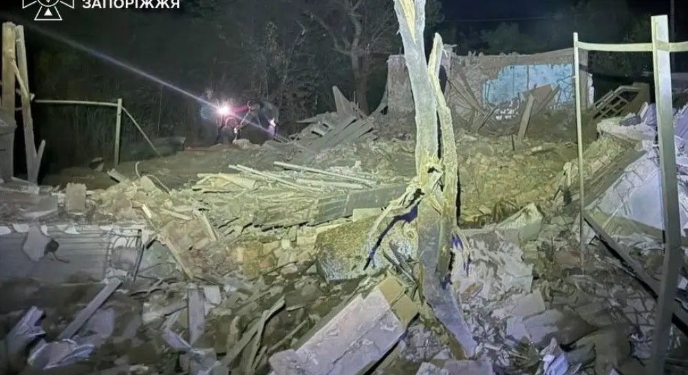 Удар по Запоріжжю: з-під завалів врятували 65-річну жінку — як діяти, якщо це станеться поруч