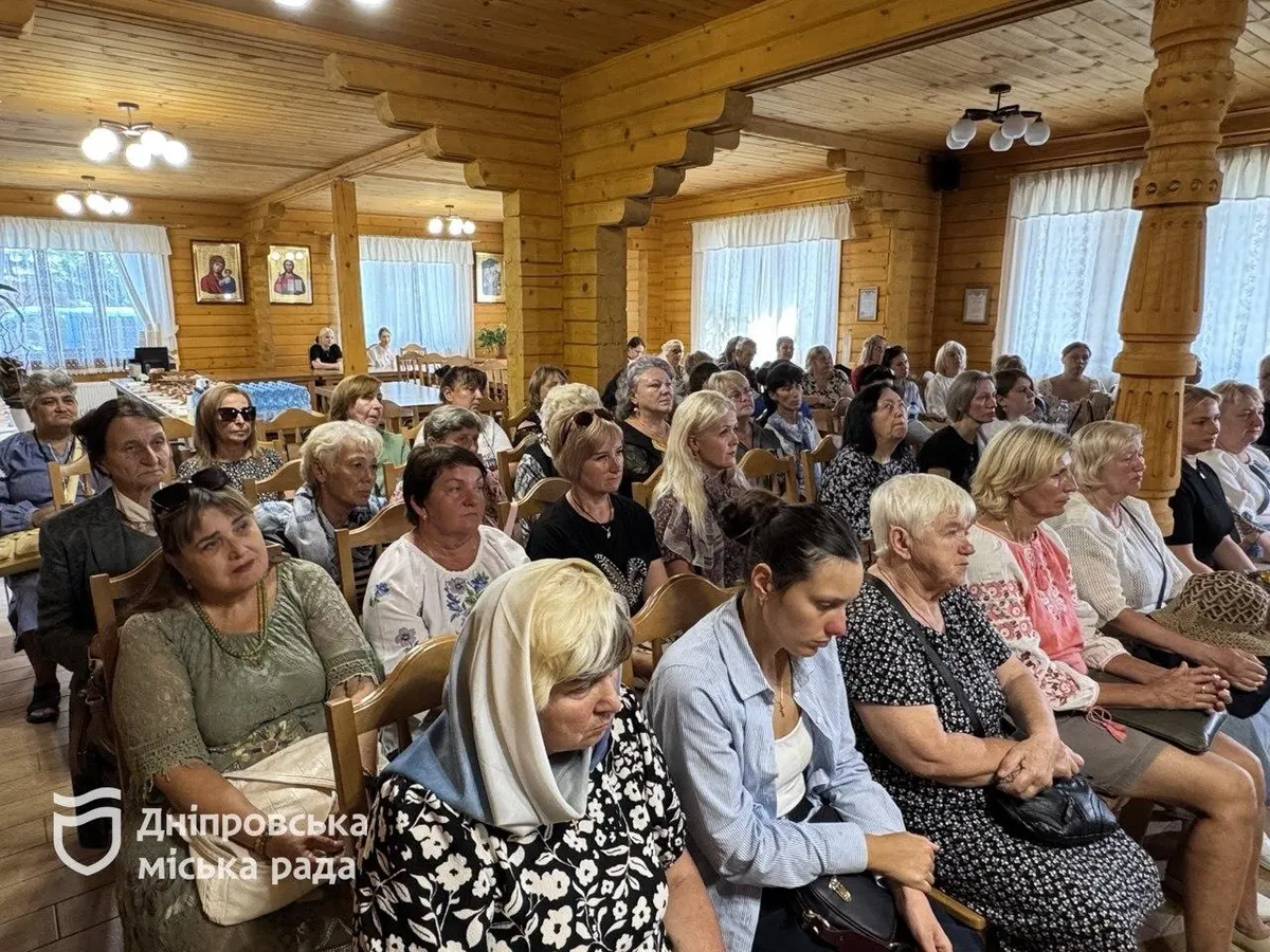 «Дерево чекання» у Дніпрі: як родини полонених тримаються разом