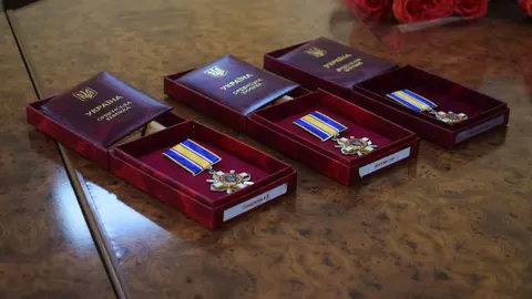 Ордени «За мужність» передали родинам трьох загиблих воїнів з Одещини