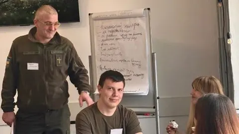 «Спочатку кисневу маску на себе»: у Житомирі набирають групи зцілення для військ