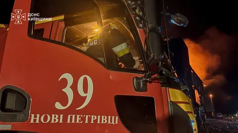 Атака дронів на Київщині: загинула жінка, пошкоджено будинки