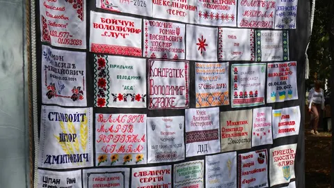 «Полотно єдності»: 80 родин військових створили панно пам'яті на Рівненщині
