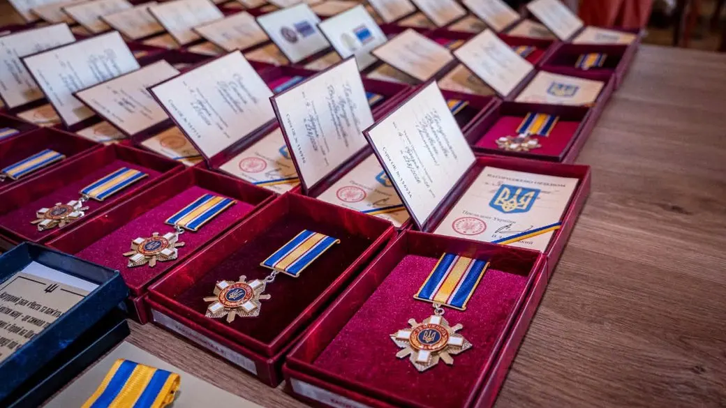 На Черкащині родинам полеглих захисників передали державні нагороди