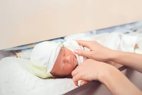 Пологи вдома на Дніпропетровщині: медики прийняли п'яту дитину в родині