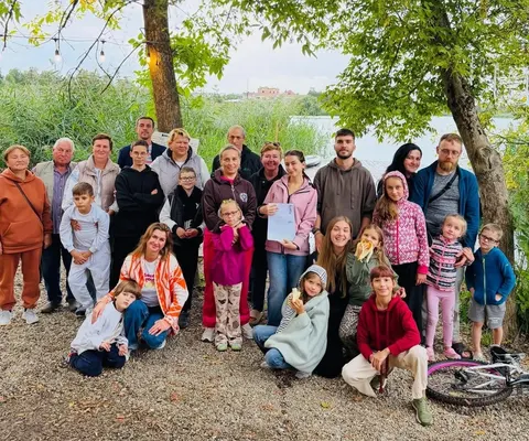 Сплав на каяках і тренінг для дорослих: як на Львівщині підтримали родини усинов