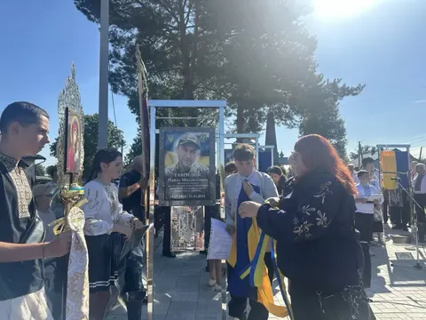 Алея Слави на Буковині: як родини загиблих героїв вшанували пам'ять