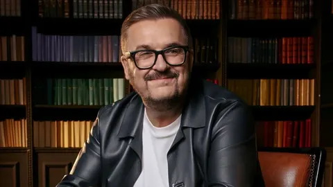 Пономарьов уперше за довгий час вийшов у світ із жінкою, якій приписують роман