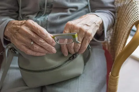 Психолог: що варто відпустити після 50, щоб жити щасливіше
