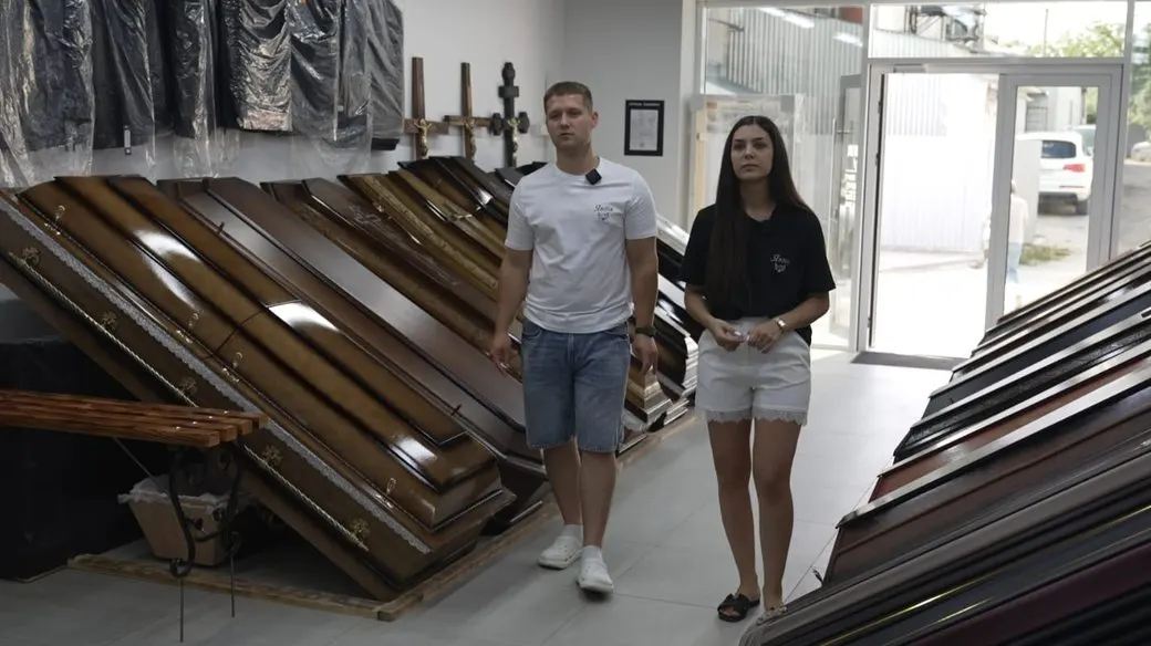 Молоде подружжя з Тернопільщини про роботу в ритуальній службі
