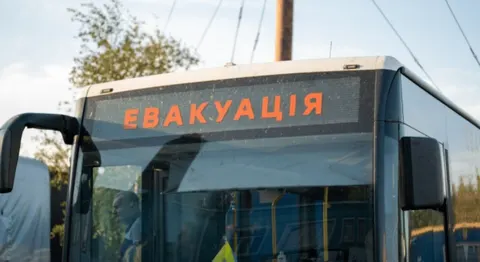 Евакуація на Дніпропетровщині: ще 16 сіл під примусовим виїздом родин із дітьми