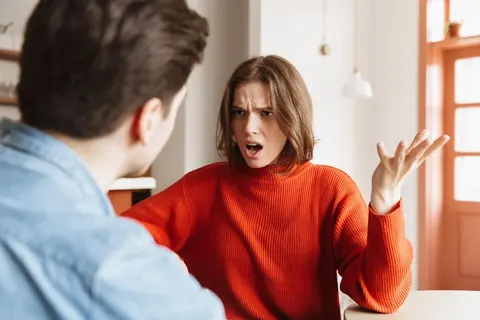 4 фрази, які видають низький емоційний інтелект: як їх розпізнати
