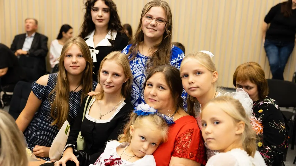 14 мам із Дніпропетровщини отримали звання «Мати-героїня»: історії родин